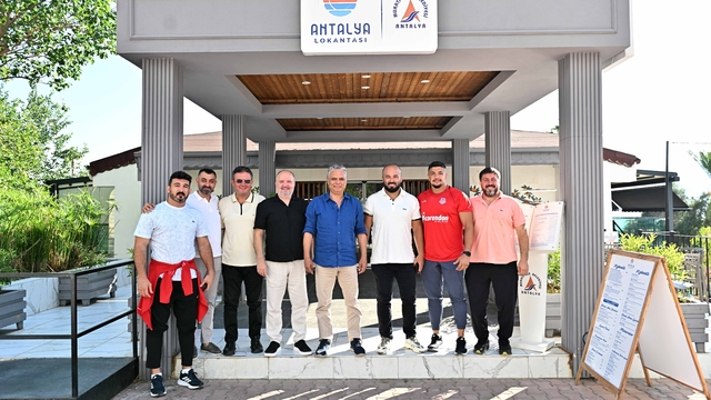 Muratpaşa Belediyespor'un güreş takımı Edirne'ye uğurlandı