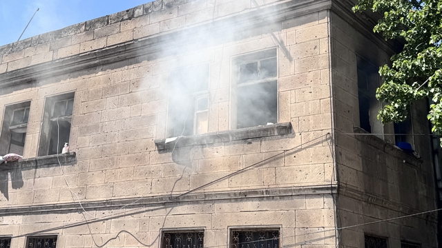 Kayseri'de evde çıkan yangında mahsur kalan 6 kişi kurtarıldı