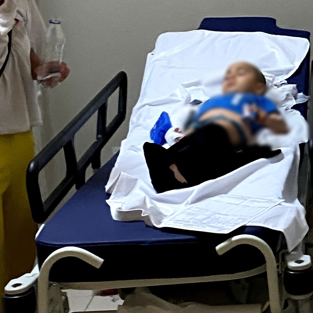 Oynarken alt katın balkonuna düşen 4 yaşındaki Egemen yaralandı