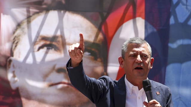 Özgür Özel: Bizde rekabet, tartışma olur, kardeşlik hukukuna zeval getirmek olmaz