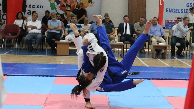 Diyarbakır ve Şırnak'ta GSB Spor Okulları ve Engelsiz Spor Okulları törenlerle açıldı