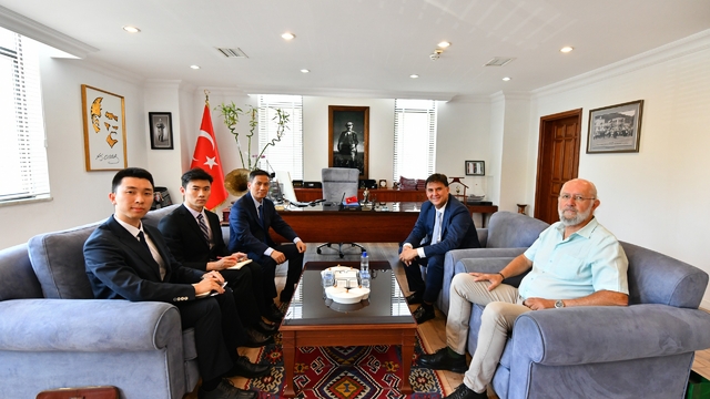 Çinli heyet, Fethiye Belediye Başkanı Alim Karaca'yı ziyaret etti