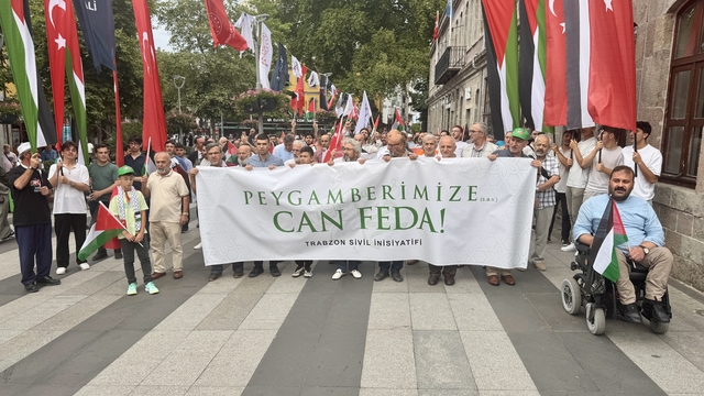 Trabzon'da Hazreti Muhammed'in karikatür çizimini yayımlayan dergiye tepki