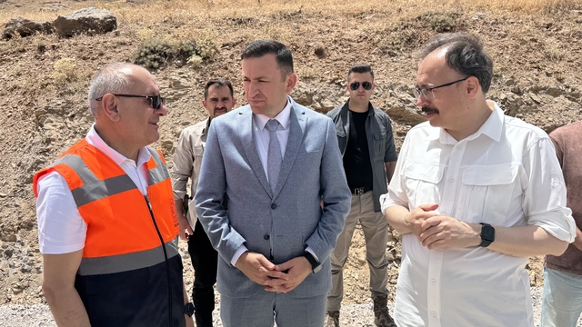 Siirt Çemikari Yaylası'nın 32 kilometrelik yolu yenileniyor