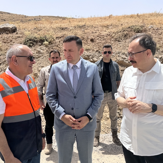 Siirt Çemikari Yaylası'nın 32 kilometrelik yolu yenileniyor