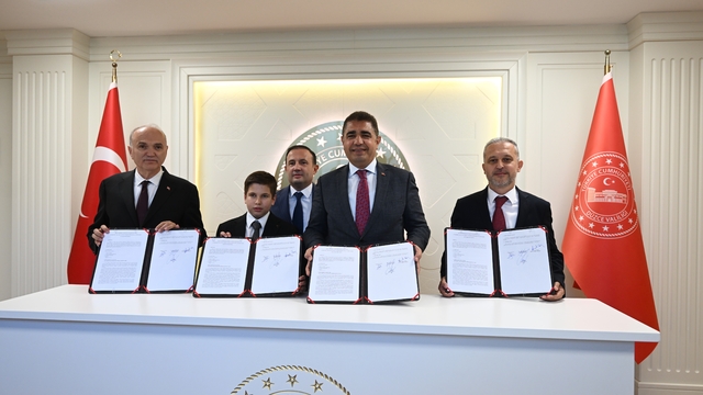 Düzce'de hayırsever ailenin yaptıracağı sağlık merkezi için protokol imzalandı