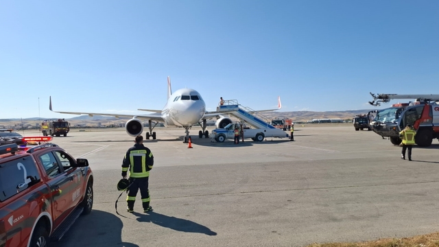 Sharjah-İstanbul seferini yapan uçak, motor arızası nedeniyle Esenboğa'ya acil iniş yaptı