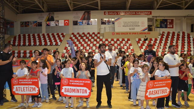 Muş ve Bitlis'te GSB Spor Okulları törenle açıldı