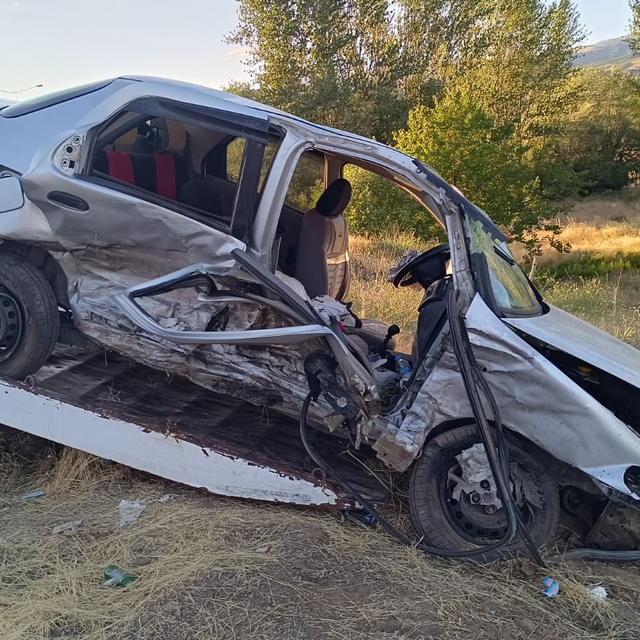 Bingöl'de iki otomobil çarpıştı: 8 yaralı