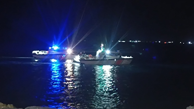 Mersin'de gece denize giren 3 kişiden biri boğuldu; 2 kişi aranıyor