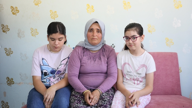 Saldırganlaşan otizmli Muhammet'in ailesi zor günler yaşıyor