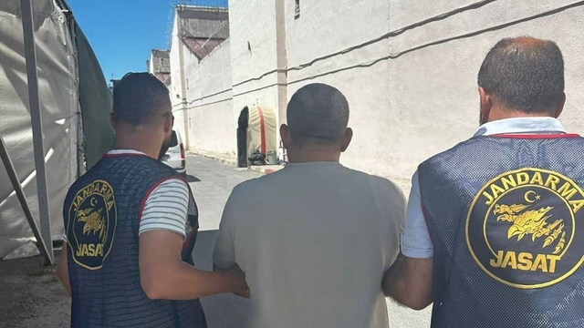 Mersin'de 41 yıl kesinleşmiş hapis cezasıyla aranan hükümlü yakalandı
