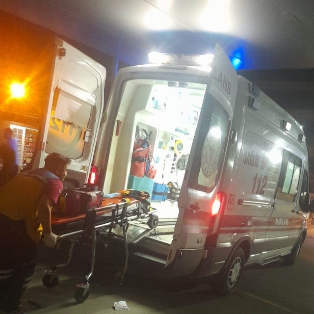 Minibüs ile çarpışan motosikletin sürücüsü ağır yaralandı