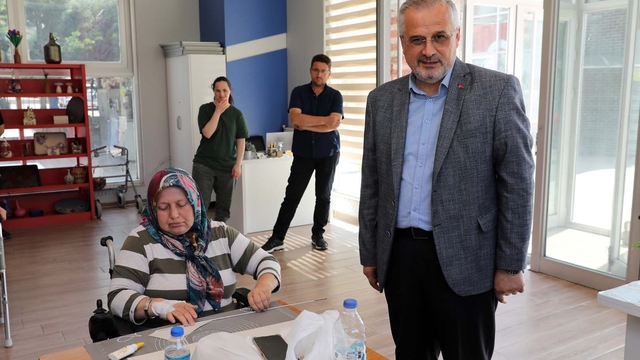Bafra'da engelli bireyler için el sanatları eğitimi veriliyor