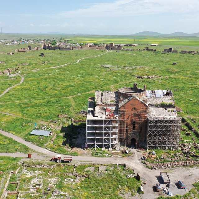 Anadolu'da ilk cuma namazının kılındığı Ani'deki "fetih camisi" restore edi...