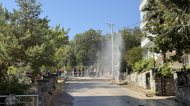 Bursa'da kazı sırasında doğal gaz hattındaki patlamada 3 kişi yaralandı