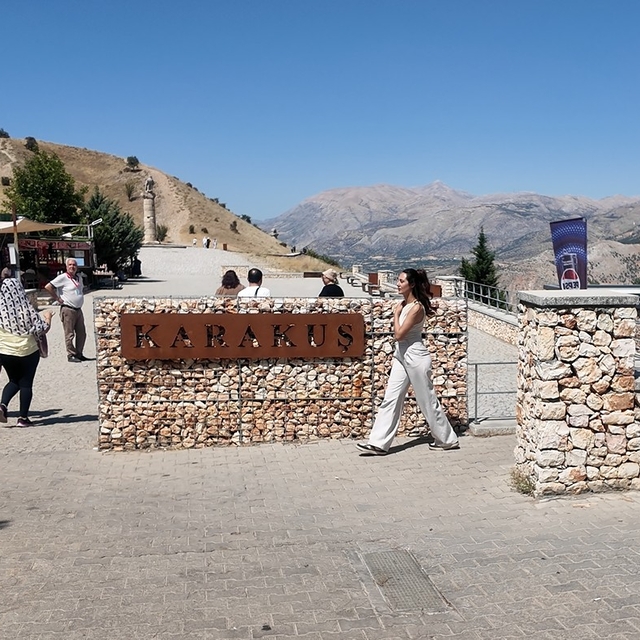 Adıyaman'da Karakuş Tümülüsü'ndeki "kraliçe mezarları" gün yüzüne çıkarılac...