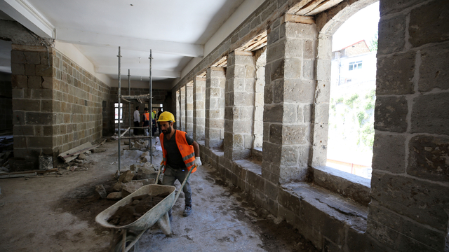 Cumhuriyet'in izlerini taşıyan Bitlis'in "İlk Mektep"i restore ediliyor