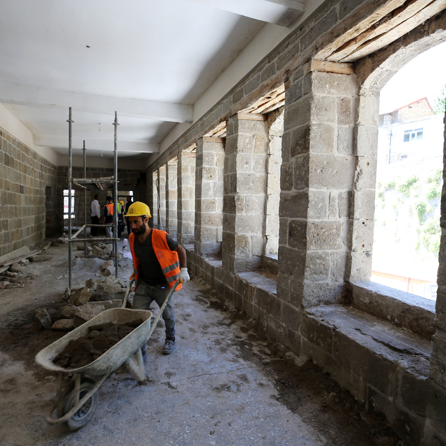 Cumhuriyet'in izlerini taşıyan Bitlis'in "İlk Mektep"i restore ediliyor