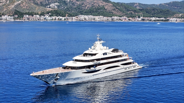 Lüks yat "Alaiya" Marmaris'te yakıt ikmali yapıldı