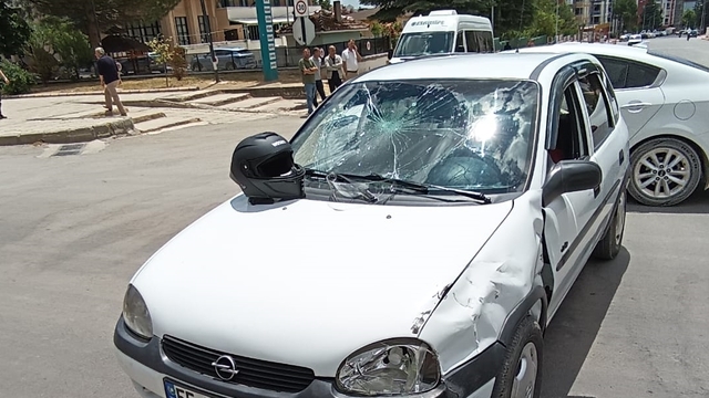 Merzifon'da otomobille çarpışan motosikletin sürücüsü yaralandı