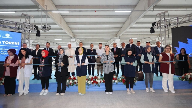Sanayi ve Teknoloji Bakanı Kacır, Kilis'te toplu açılış töreninde konuştu: