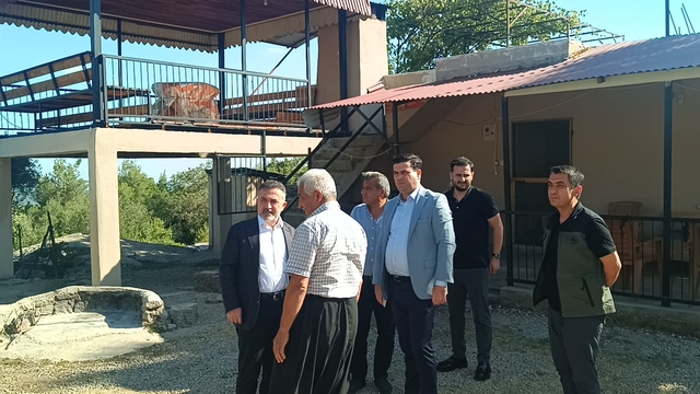 AK Parti İl Başkanı Dağlı, Kozan'da orman yangınından etkilenen vatandaşları ziyaret etti