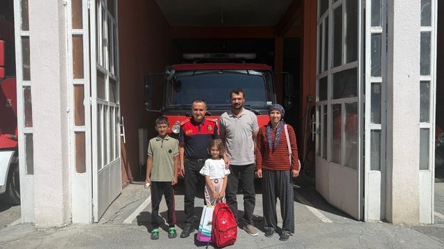 Burdur'da çıkan yangının 112'ye bildirilmesini sağlayan 5 yaşındaki çocuk ödüllendirildi