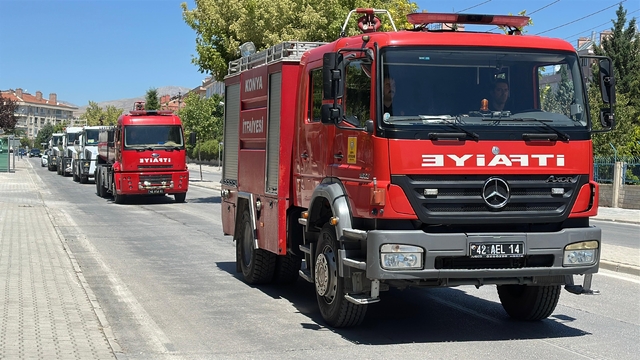 Konya Büyükşehir Belediyesi itfaiye ekipleri İzmir'deki orman yangınları için yola çıktı