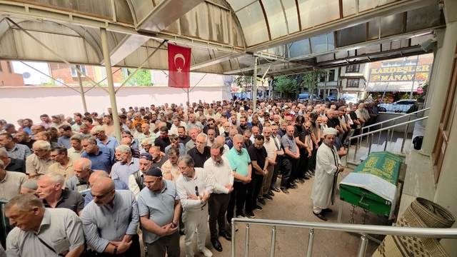 İnegöl'de vefat eden hayırsever iş insanı Muzaffer Samda'nın cenazesi defnedildi