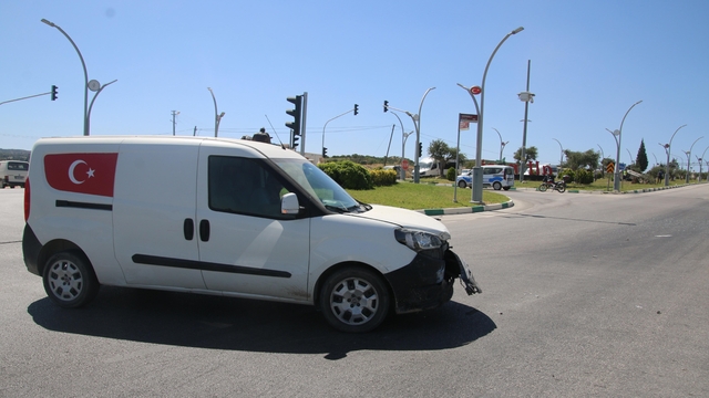 Hatay'da otomobil ile hafif ticari aracın çarpıştığı kazada 2 kişi yaralandı