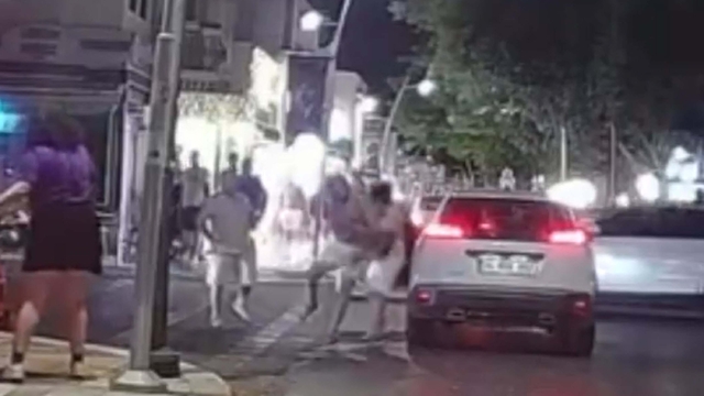 Bodrum'da sürücülerin yol verme kavgası kamerada