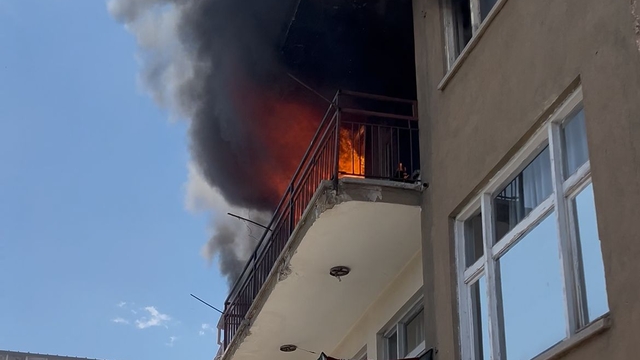 Aksaray'da apartmanda çıkan yangın söndürüldü
