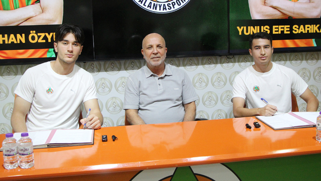 Alanyaspor, kadrosuna kattığı 2 genç futbolcu ile sözleşme imzaladı