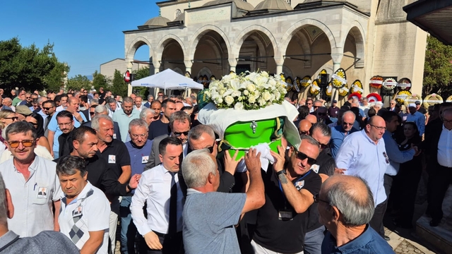 İstanbul'da vefat eden Bandırmalı iş adamı Recep Gencer'in cenazesi toprağa verildi