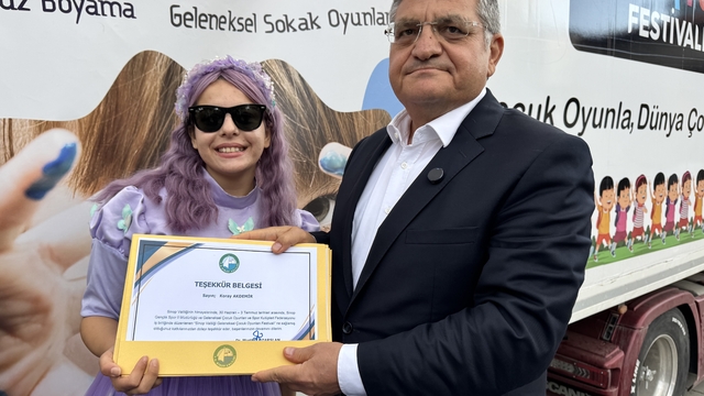 Sinop'ta düzenlenen şenlikte binlerce çocuk geleneksel oyunları oynadı