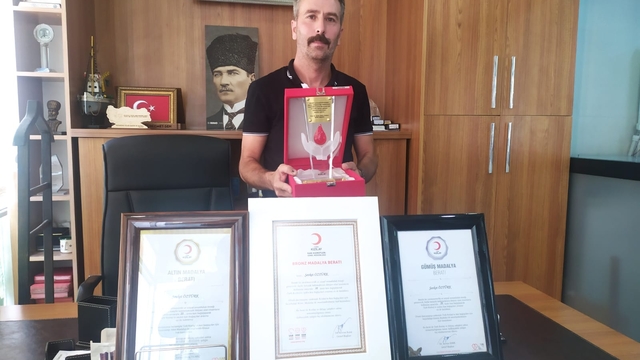 Vezirköprü'de Şevket Öztürk, 70 kez kan ile kan ürünü bağışında bulundu