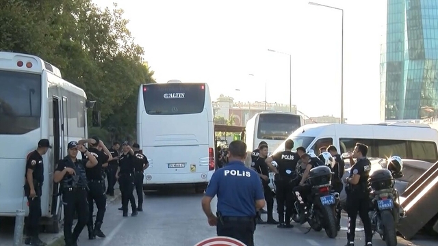 İzmir'deki 'yolsuzluk' operasyonu; Tunç Soyer'in de olduğu bazı şüpheliler adliyede