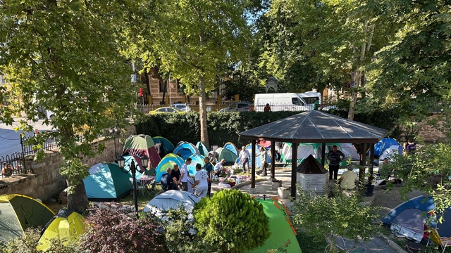 Kırkpınar'a gelen güreşseverler, çadırlarda da konaklıyor