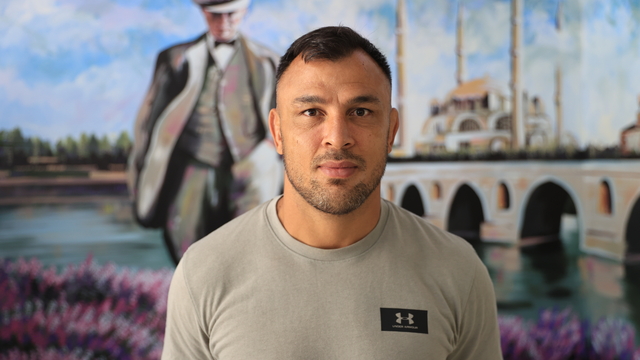 Kırkpınar'ın en yaşlı başpehlivanı Osman Aynur, dualı çayırı bırakmak istemiyor