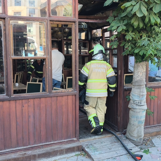 Kütahya'da kafede tüp patlaması sonucu 1 kişi yaralandı