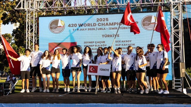 Yelkende 420 Dünya Şampiyonası İzmir'de başladı