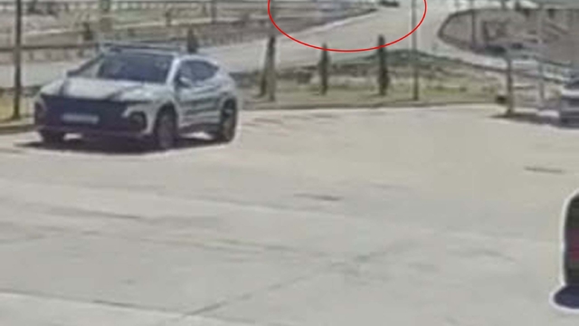 Ters yöne giren otomobille kamyonun çarpıştığı kaza kamerada; 1 ölü, 3 yaralı