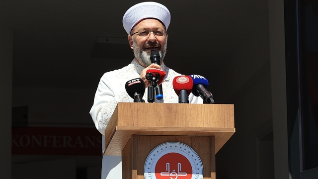 Diyanet İşleri Başkanı Erbaş, Edirne'de Kur'an kursu açılış programında konuştu: