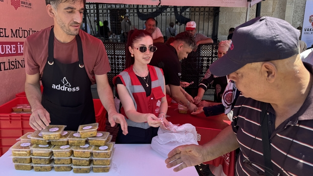 Pehlivanlar cuma namazını selatin camilerde kıldı