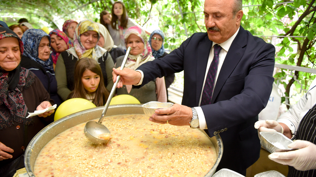 Taşköprü'de 2 bin 500 kişiye aşure ikram edildi