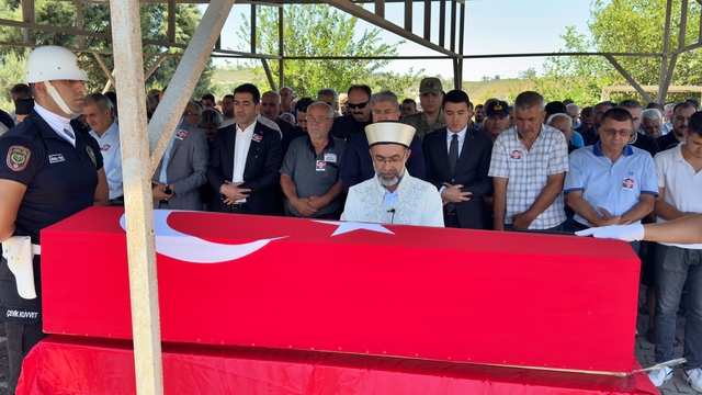 Adana'da görevi başında rahatsızlanarak hayatını kaybeden polis memuru için tören düzenlendi