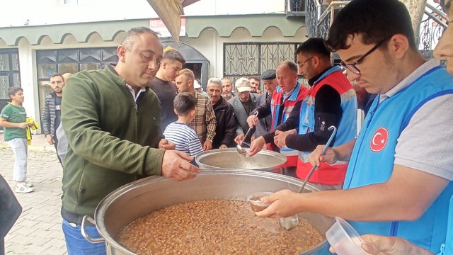 Yeşilyurt'ta bin kişiye aşure dağıtıldı