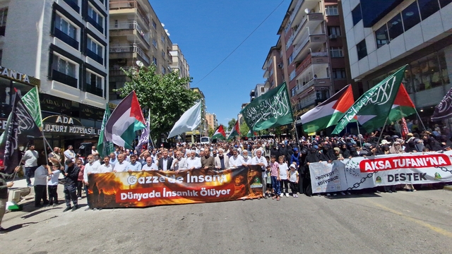 Diyarbakır'da Leman dergisi protestosu