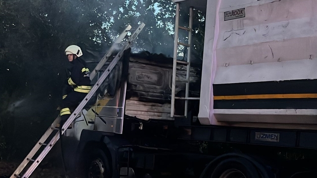 Konya'da seyir halindeyken alev alan tırın sürücüsü öldü